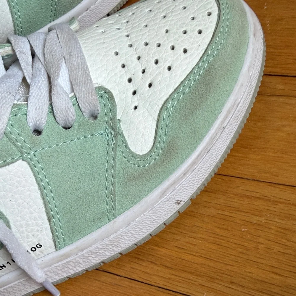 SP 19 Air Jordan 1 High-Top OG Sneakers in Mint and White - Picture 6 of 8